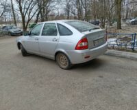Проехав всего два метра, новгородский водитель лишился автомобиля Lada Priora