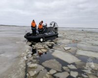 На новгородском озере Ильмень спасли рыбака, но двое других утонули