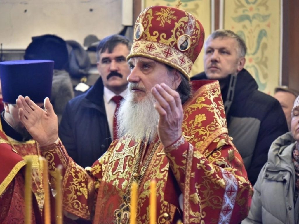 Патриаршая служба в смоленске. Службы в соборах кремля. Архангельский собор московского кремля богослужение. Архангельский собор московского кремля алтарь. Богослужение в храме василия блаженного.