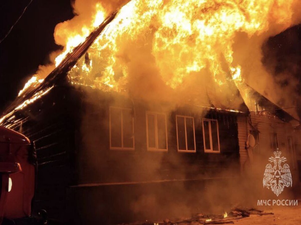 Пожар в новгородской области. Где сгорел ангар в Чудово сегодня.