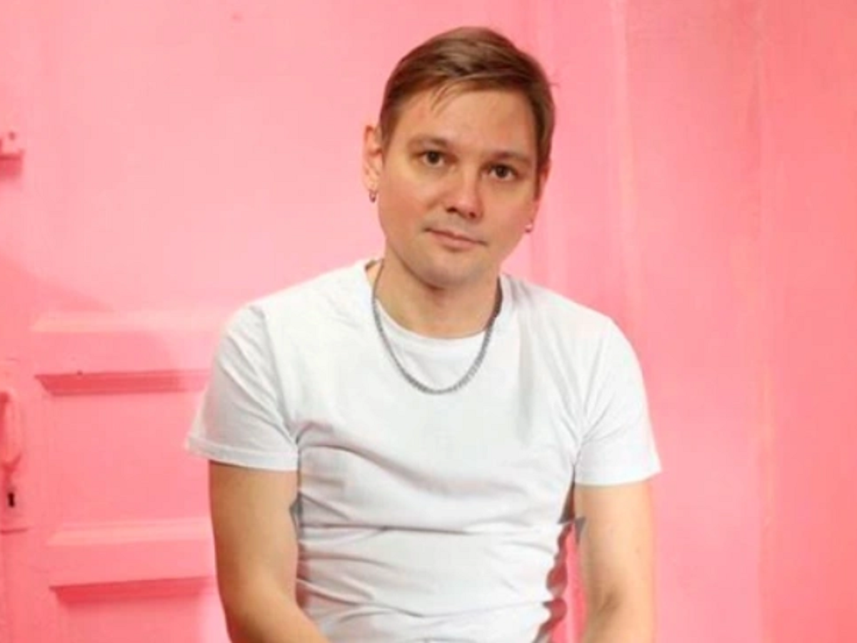 Cолист группы «Щенки» задержан в Пулково после выступления в носке