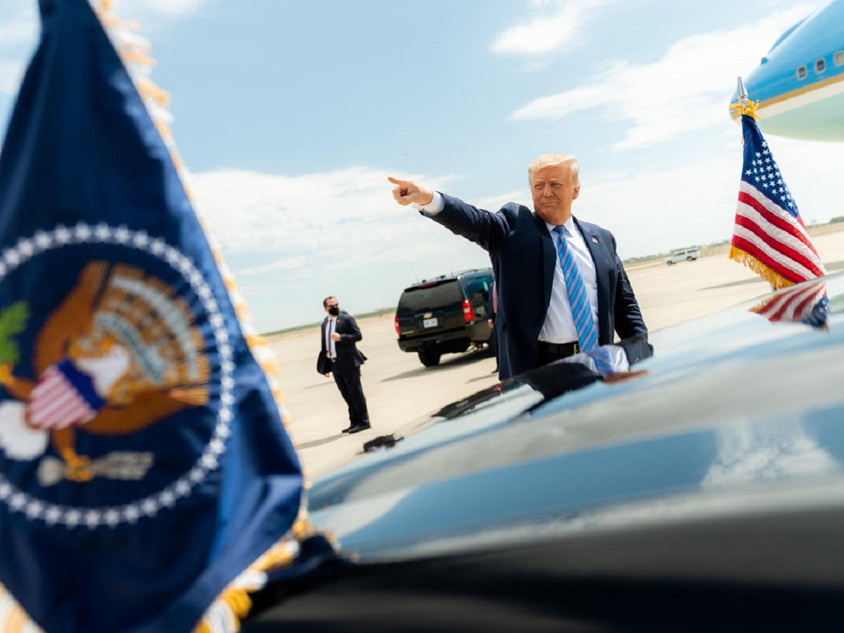 Ошибки в доказательстве связанные с тезисом. Ошибки аргументации в логике. Ошибки в отношении демонстрации. Логическая связь между аргументами и тезисом. Ошибки в доказательстве по отношению к аргументам.