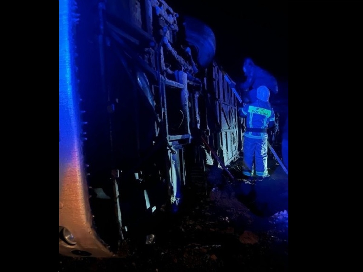 Два человека пострадали в ДТП с автобусом в Калмыкии