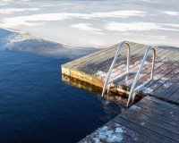 Он часто купался в ледяной воде