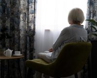 пожилая женщина фреепик