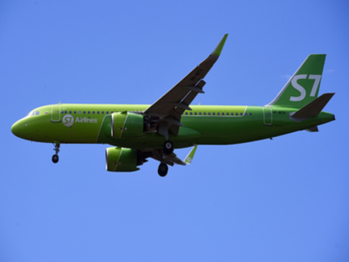 Самолет S7