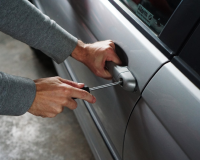 Тамбовчанин угнал легковушку и застрял на ней в снеговых заносах