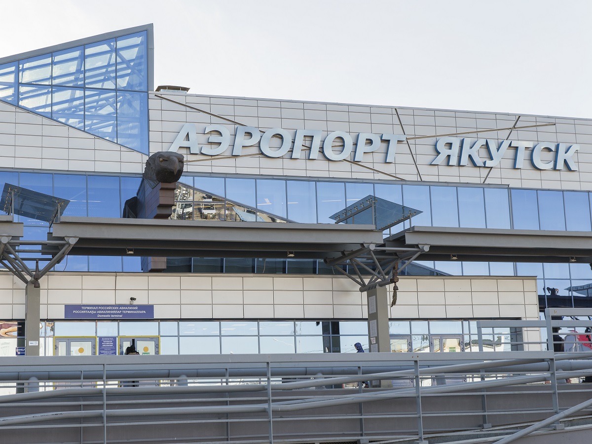 У самолета Якутск - Москва при взлете разрушилась шина