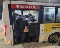 В первый рабочий день в городе Рязани маршрутки были переполнены