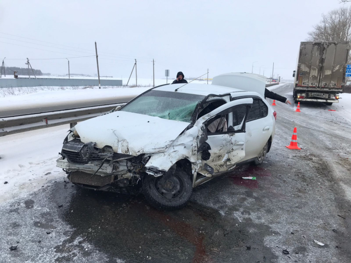 В Рязанской области в Шиловском районе легковушка столкнулась с грузовиком