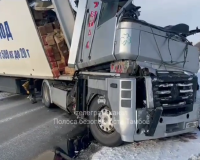 В Тамбовской области в ДТП с грузовиком погиб водитель фуры с конфетами