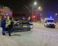 В Туле на улице Литейной столкнулись карета скорой помощи и такси