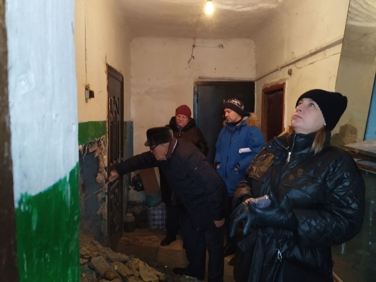 В Тульской области жильцы квартир вернулись в дом с рухнувшей стеной
