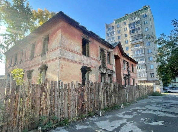 ветхий аварийный дом