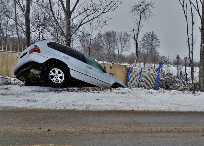 На трассе в Тульской области в ДТП сошлись внедорожник и три легковушки