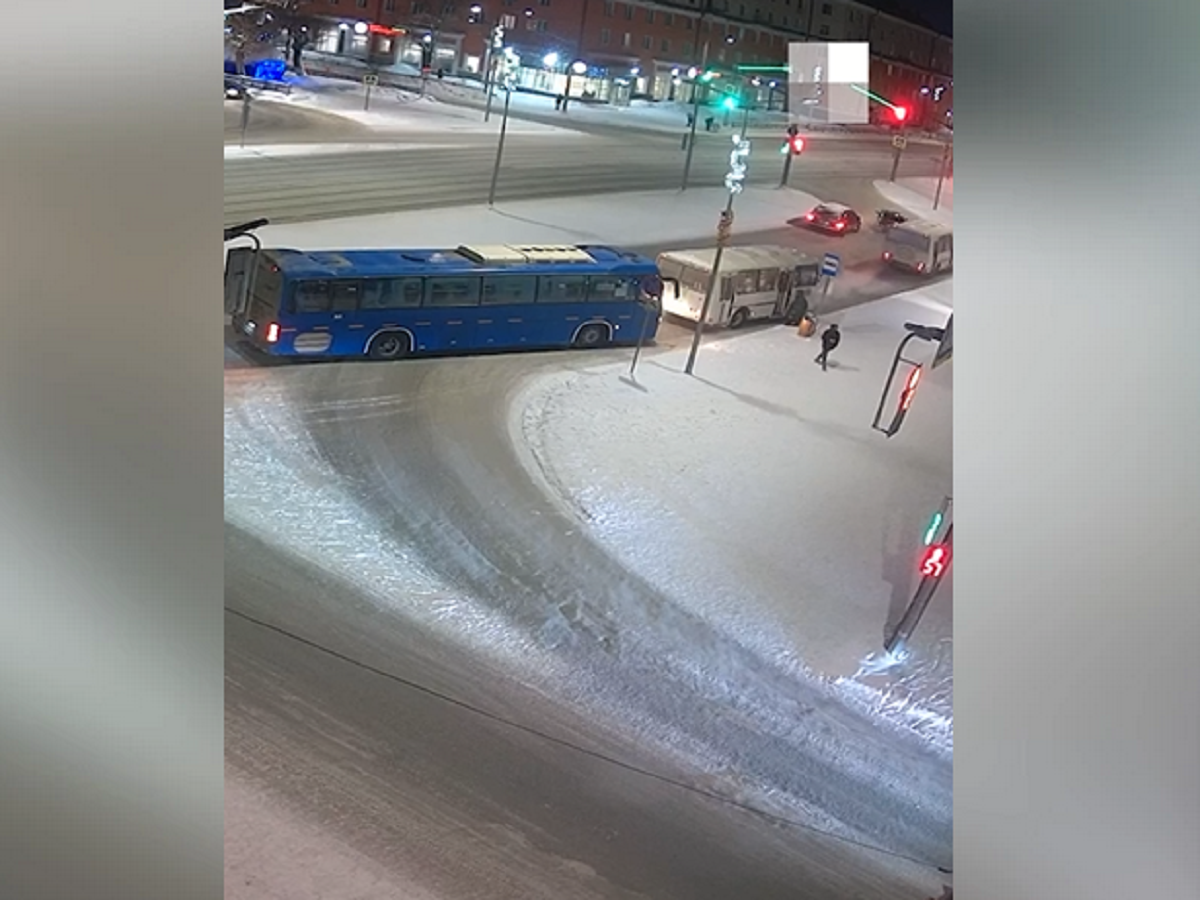 Водитель автобуса на Урале уехал без ребенка в 30-градусный мороз