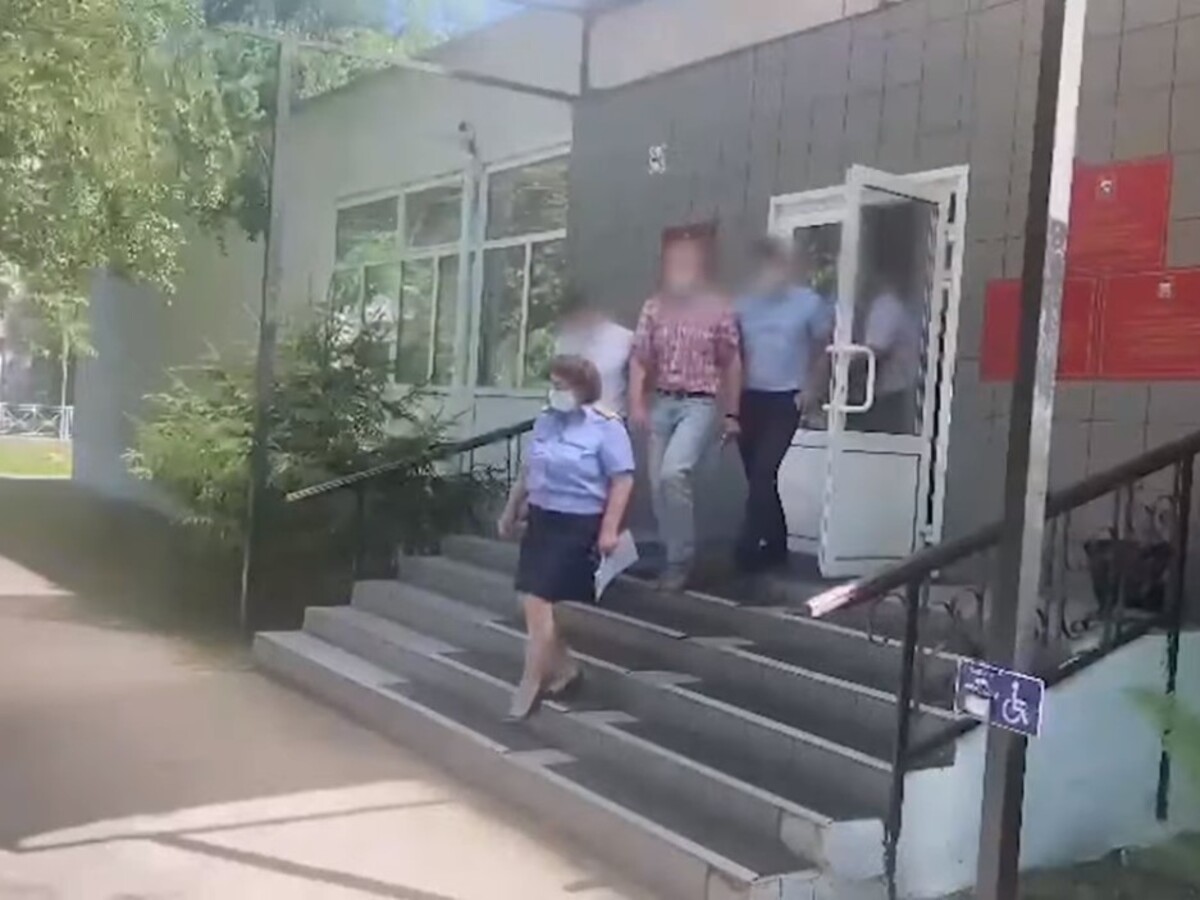 Вслед за новгородским чиновником из министерства образования в колонию отправляется посредник в передаче взяток