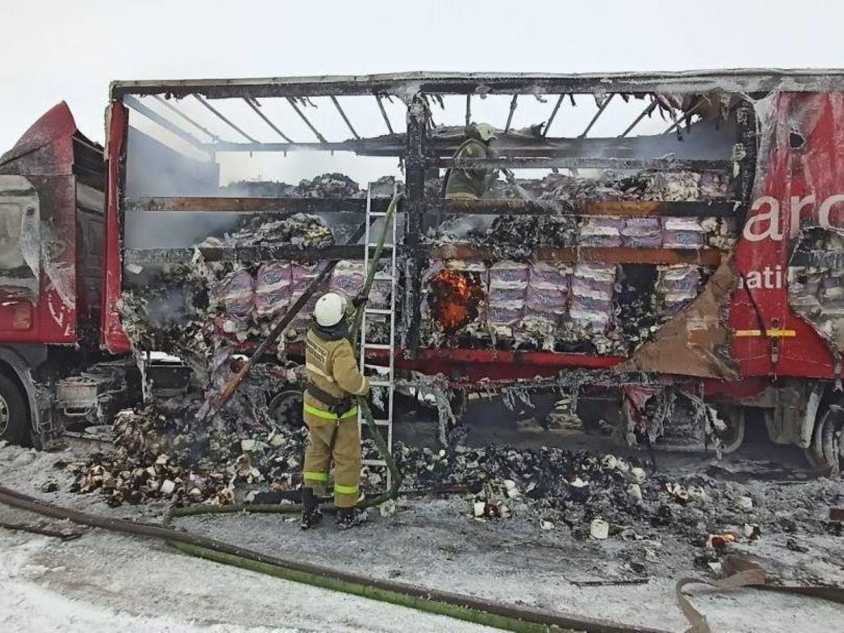 загорелся грузовик