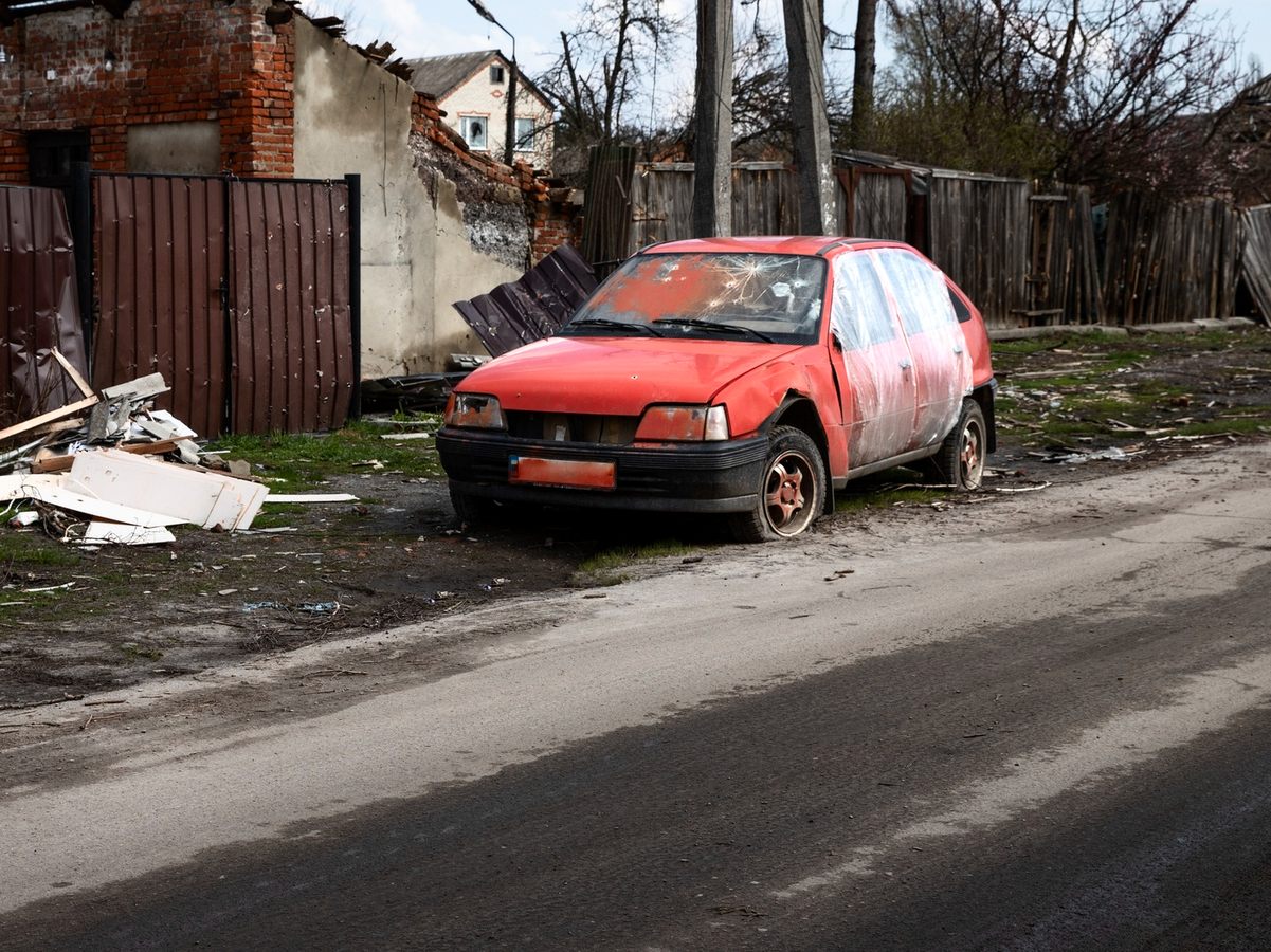 В Смоленске припаркованное у дома авто признали незаконно установленным объектом