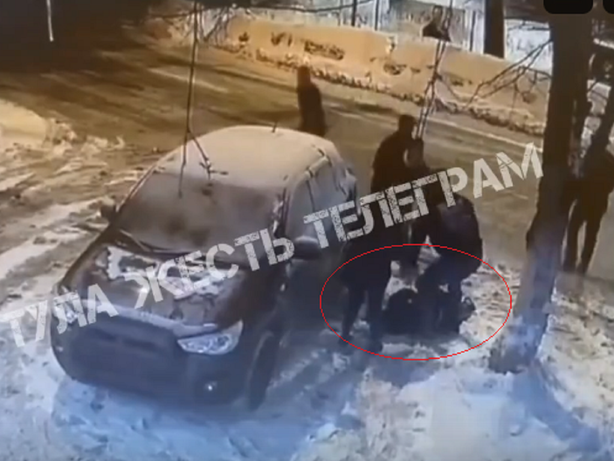 В Тульской области у кафе бизнесмен выстрелил в живот участнику СВО