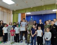 Астраханские дети передали бойцу СВО Руслану трогательные письма на передовую