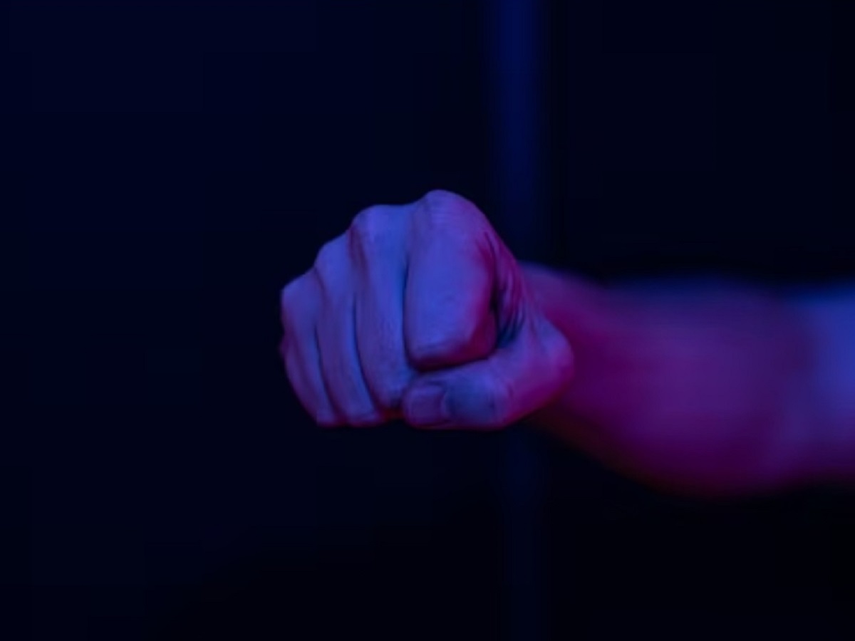 Безобразная драка в новом синем автобусе Астрахани попала на видео