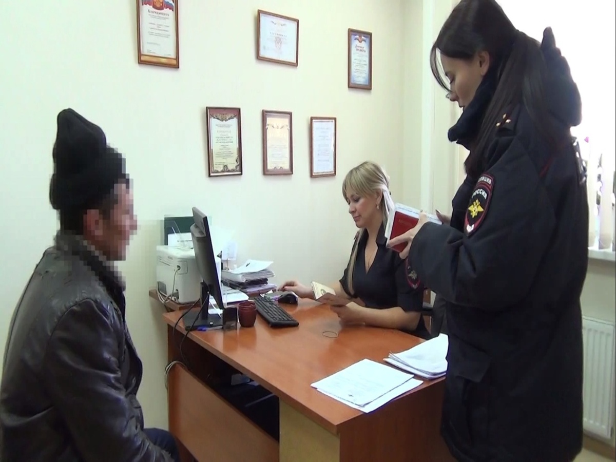 В Новгородской области штрафуют и выдворяют из страны нелегалов-гастарбайтеров