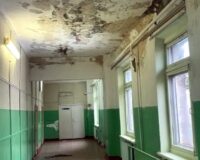 В Тамбовской области возбудили дело из-за гниющих в школе стен и потока