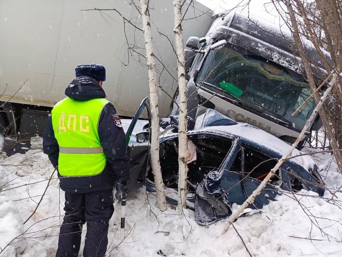 Два человека погибли в ДТП на Серовском тракте в Свердловской области