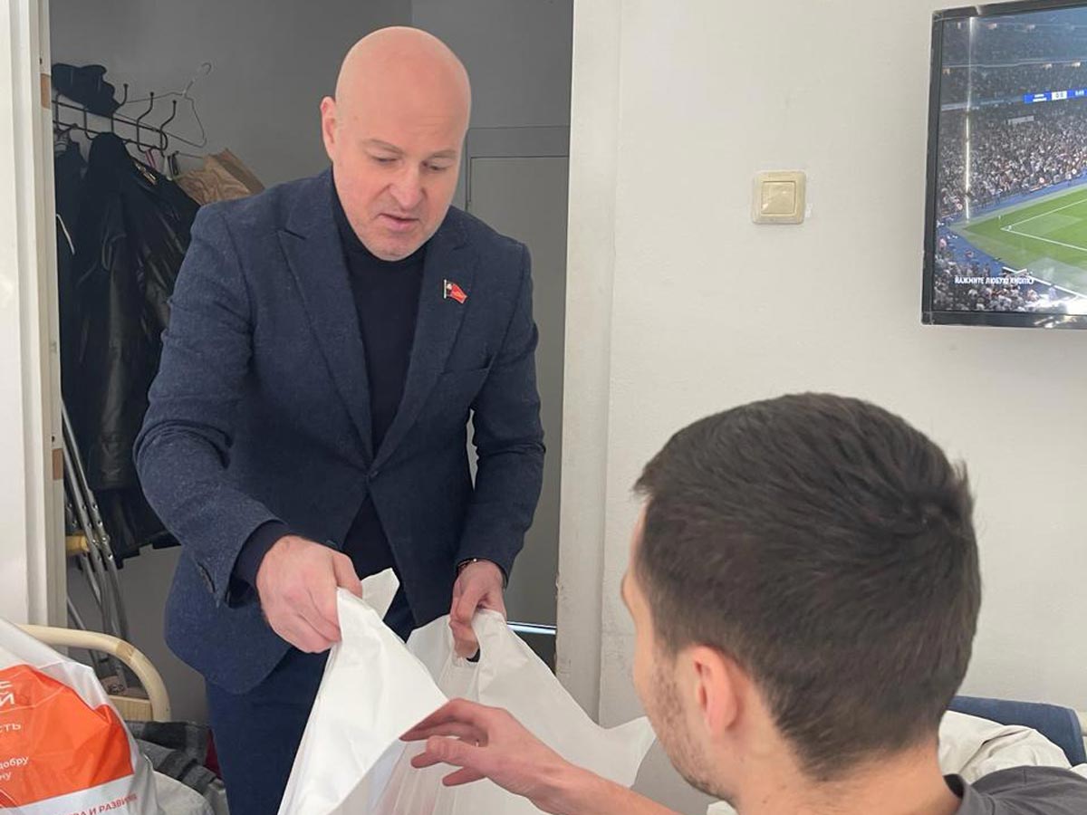 Евгений Иванов поздравил бойцов с Днем защитника Отечества