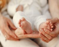 ноги младенца