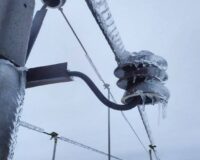 Из-за ледяного дождя 23 тысячи астраханцев остались без света