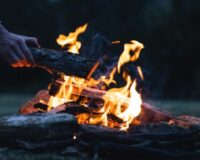 костер развел
