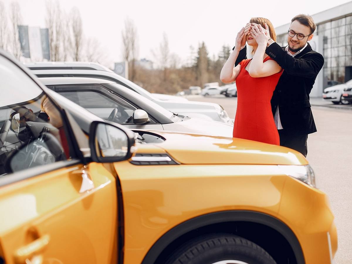 Луну с неба и сокровища со дна морского: топ-5 самых щедрых знаков зодиака среди мужчин