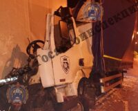 На трассе в Тульской области фура врезалась в припаркованный большегруз