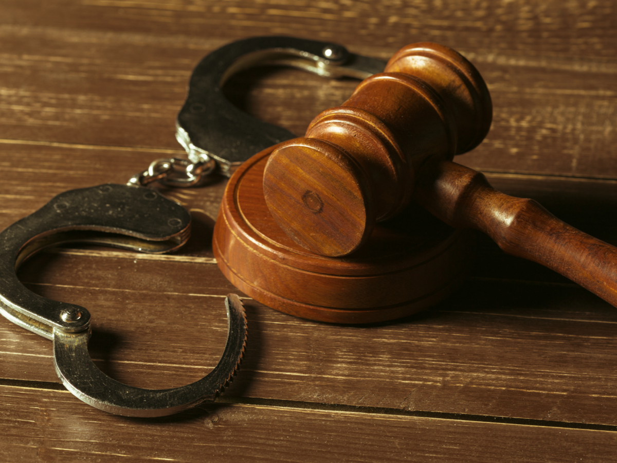Наручники суд