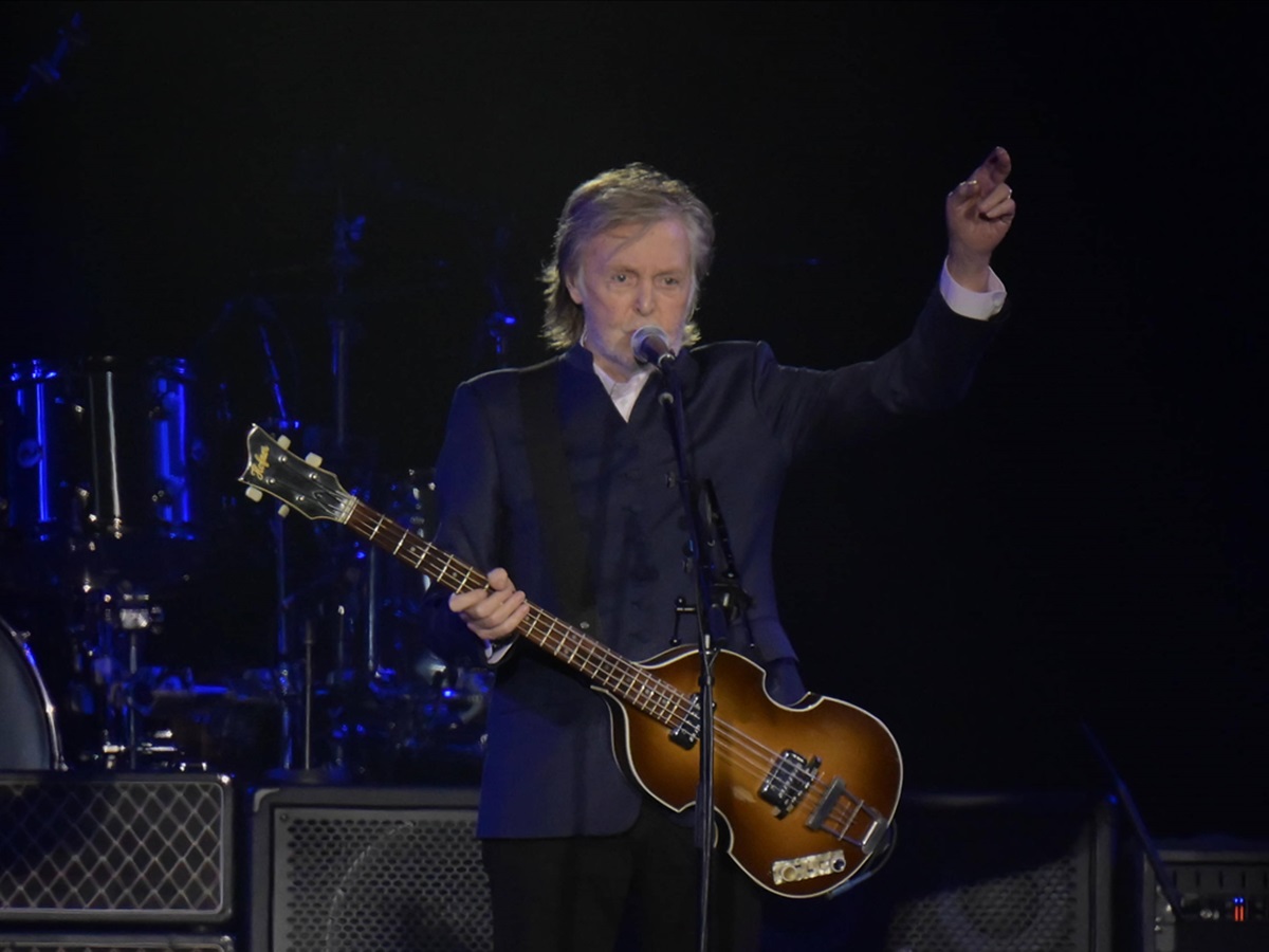 Обнаружили в неожиданном месте: Маккартни вернули его пропавшую бас-гитару спустя 53 года