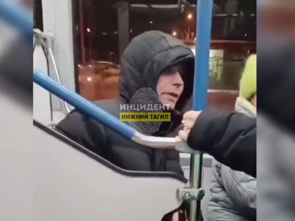 Пассажир в Нижнем Тагиле ударил девочку за отказ уступить место в трамвае