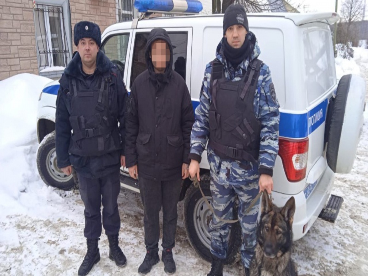 В Рязани 24-летний парень в гостинице устроил дебош, и у него изъяли запрещенные вещества