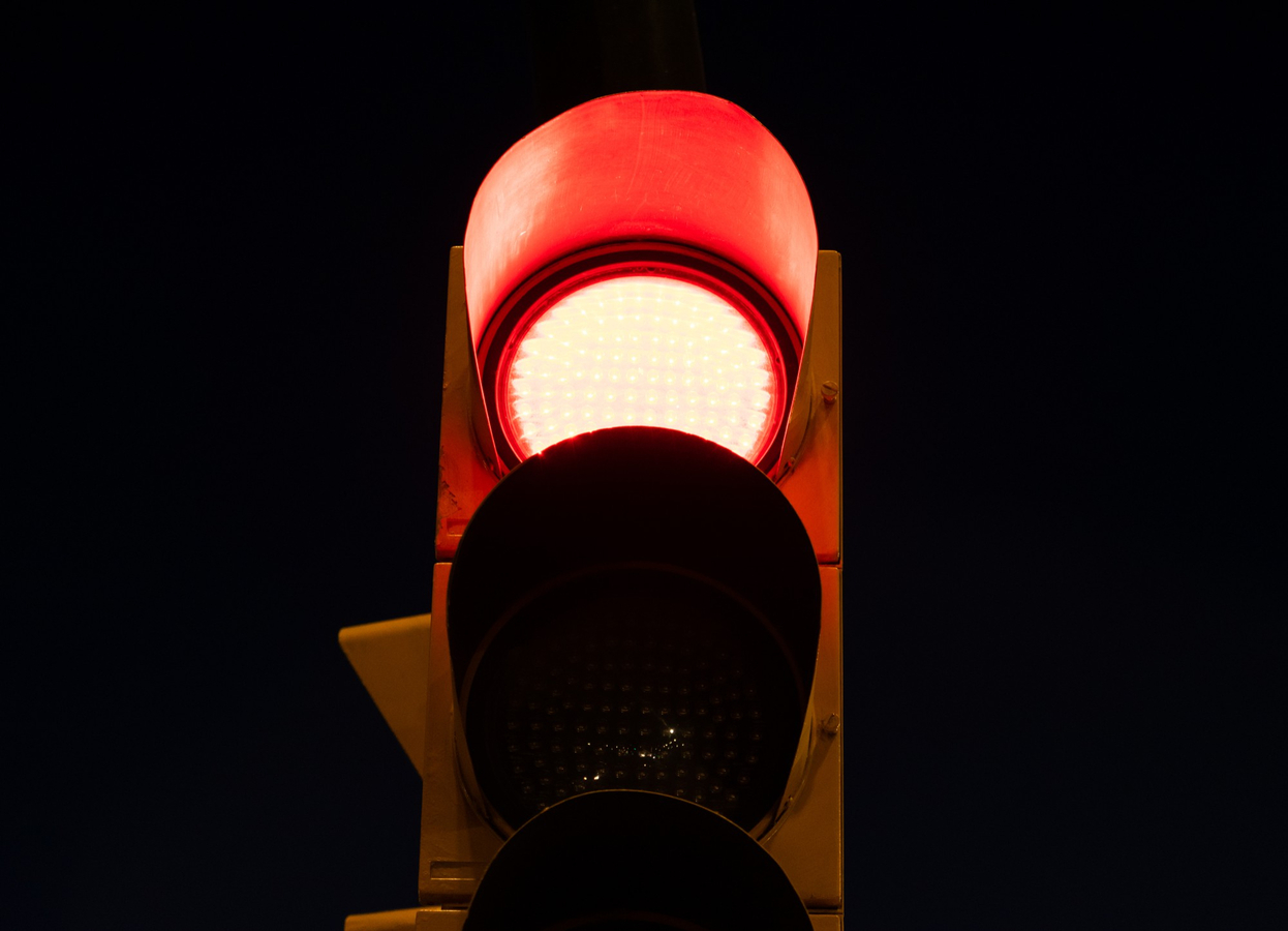 светофор, красный свет, перекресток, пешеходный переход