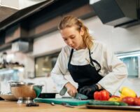 Уникальная замена майонезным салатам: ролл из привычных продуктов - так вы ещё не готовили