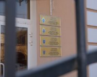 В Астрахани два инспектора ДПС попались на получении взятки от водителя