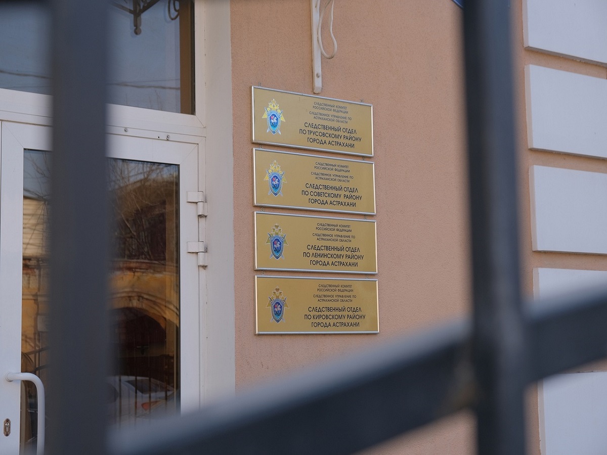 В Астрахани два инспектора ДПС попались на получении взятки от водителя