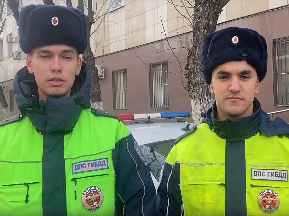 В Астрахани полицейские помогли доставить в больницу парня с приступом эпилепсии