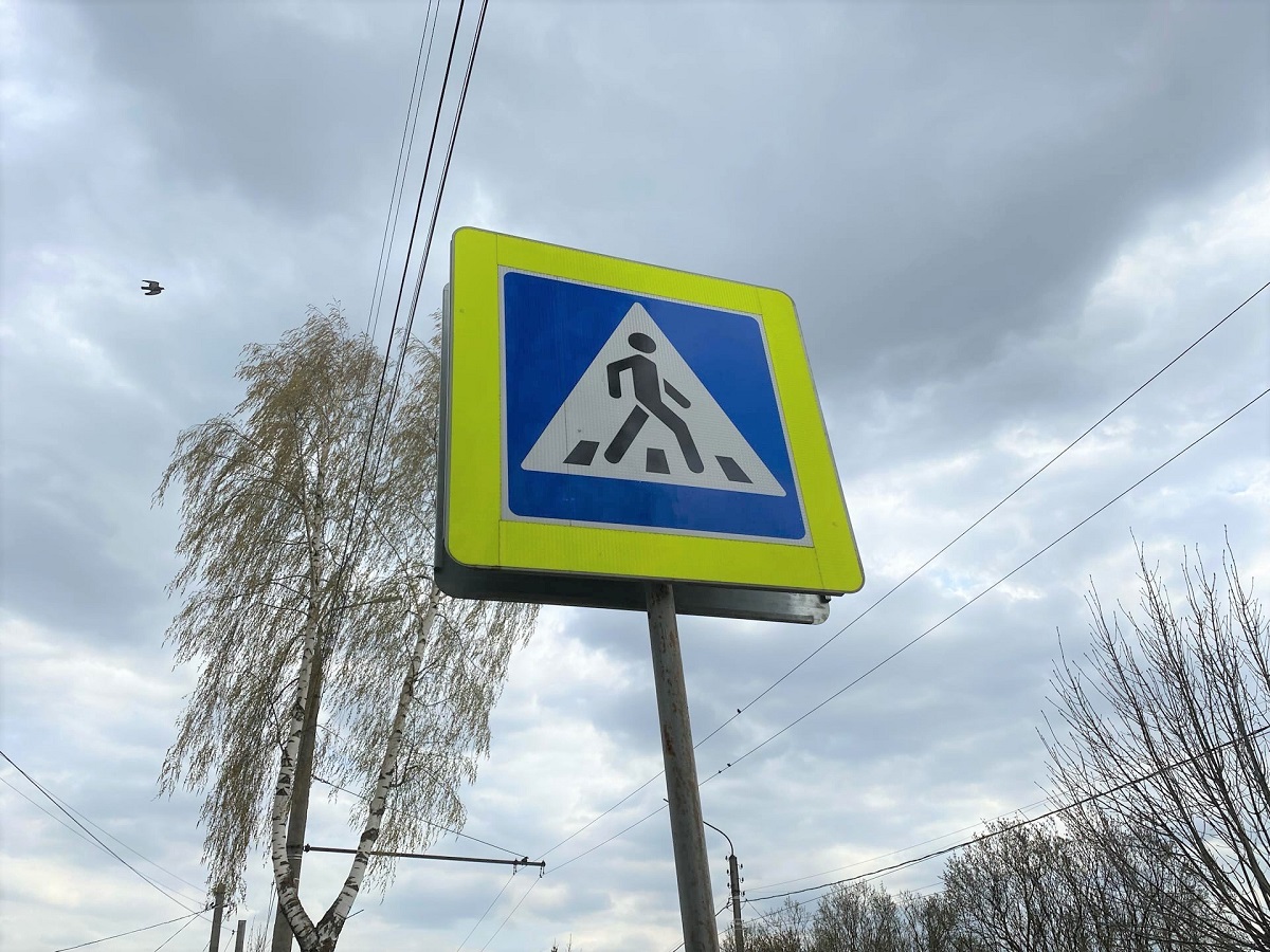 В Астрахани рядом со школами и детскими садами установят мигающие светофоры
