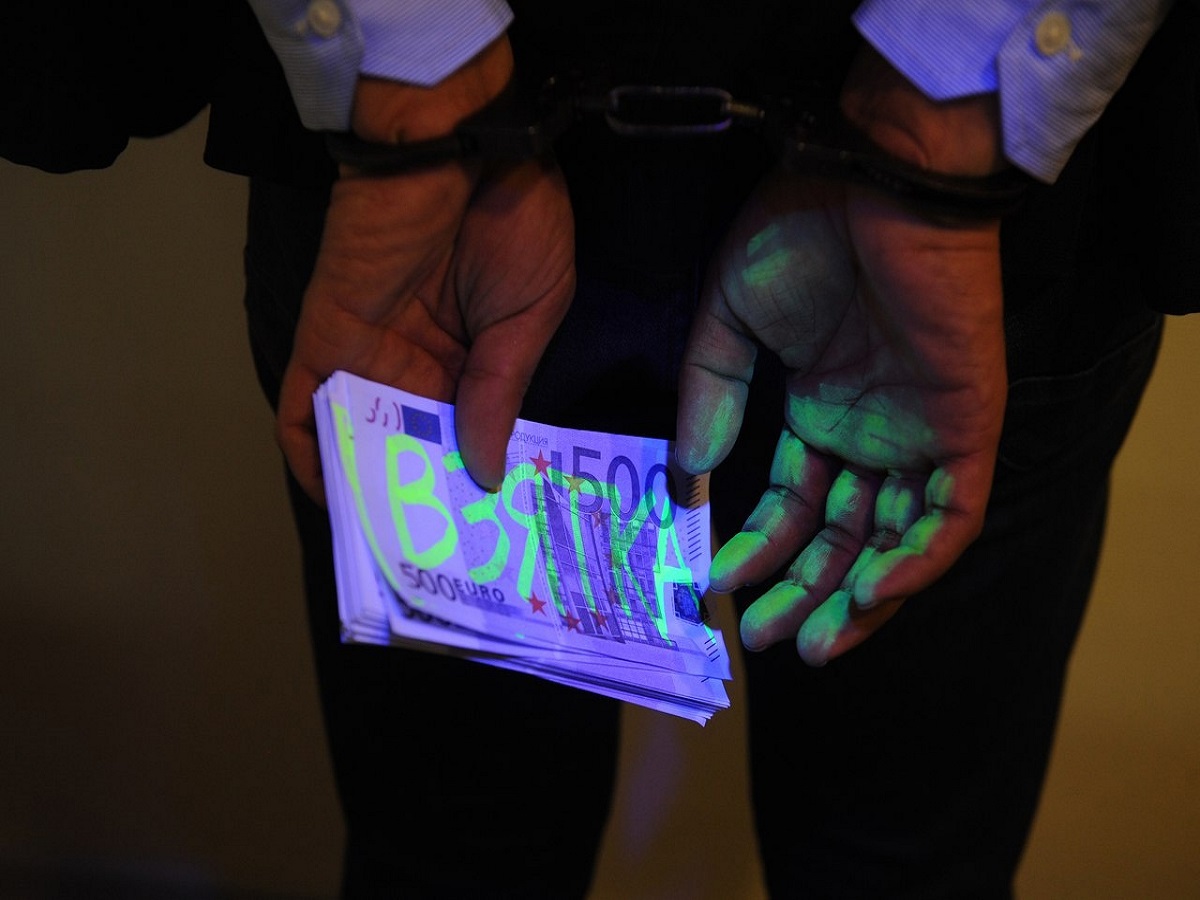 В Астраханской области начальника районного ГИБДД подозревают в получении взятки