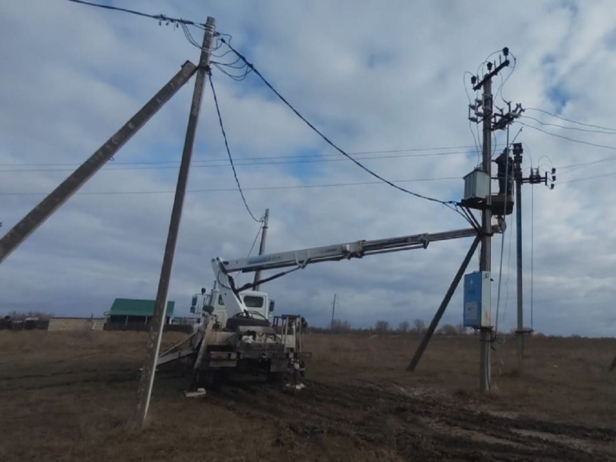 В Астраханской области начался пик интенсивности шквалистого ветра