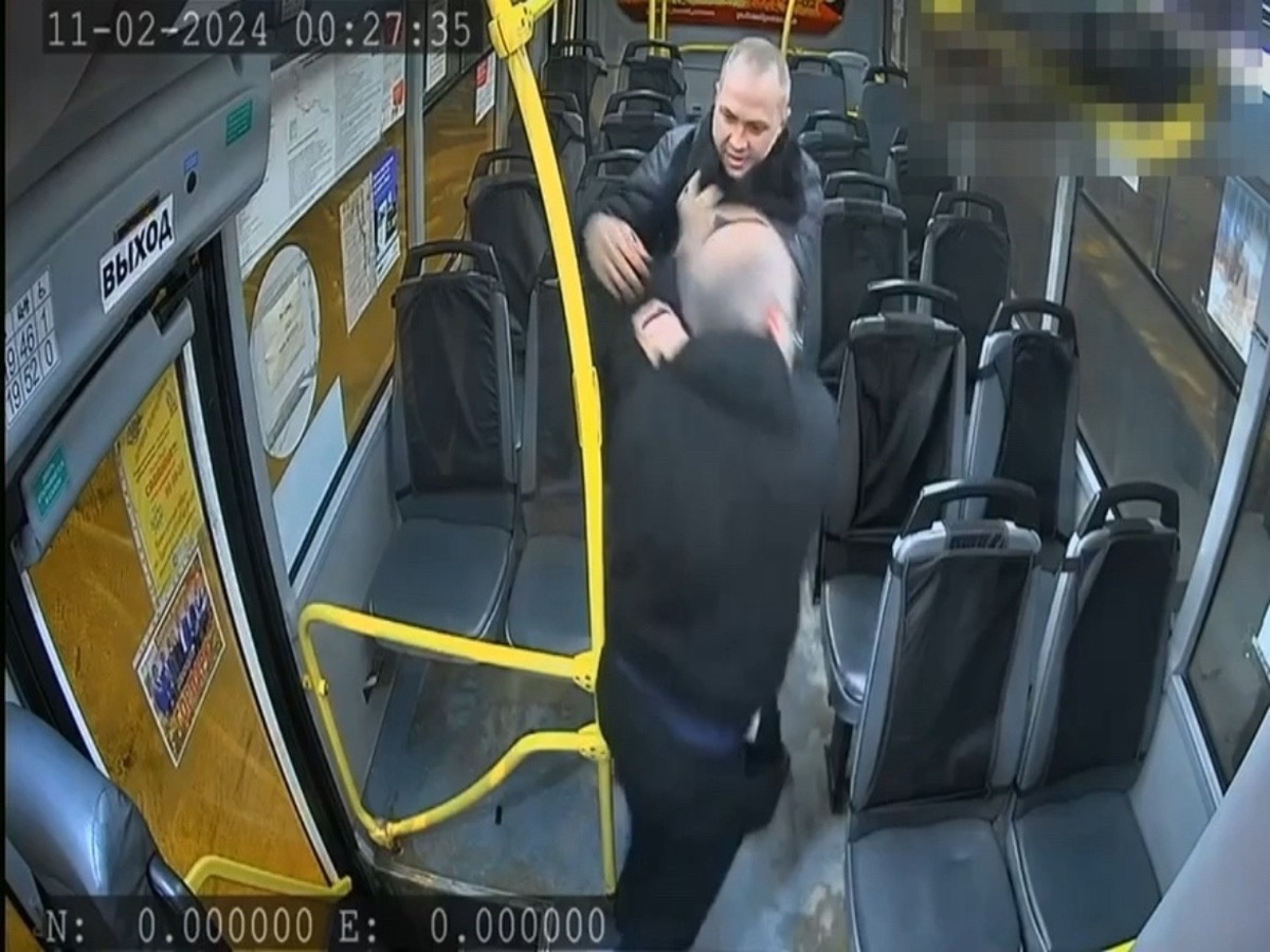 В городе Рязани на водителя автобуса напал пассажир с пистолетом