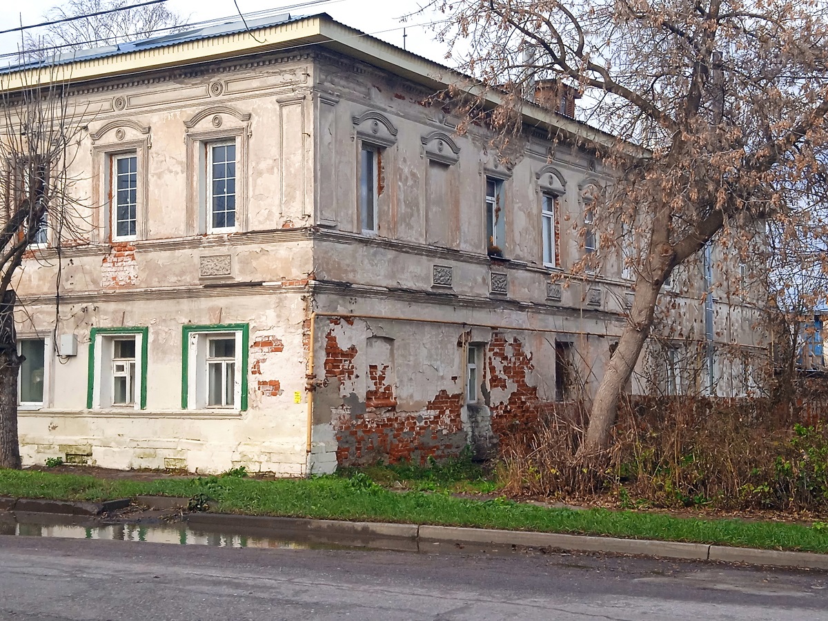 В Кинешме многодетная семья жила в аварийном доме и небезопасной квартире