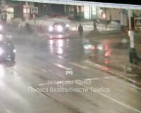 В Тамбове легковушка вылетела на тротуар и сбила женщину у «зебры»